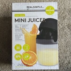 Real Simple Dual Press Mini Juicer - Black